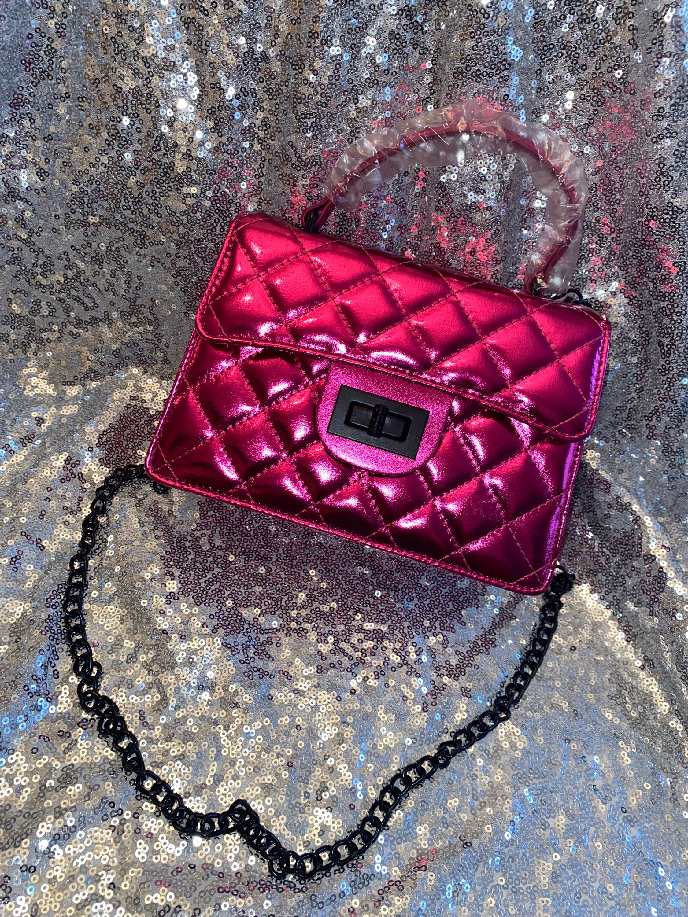 Cartera rosa de charol 