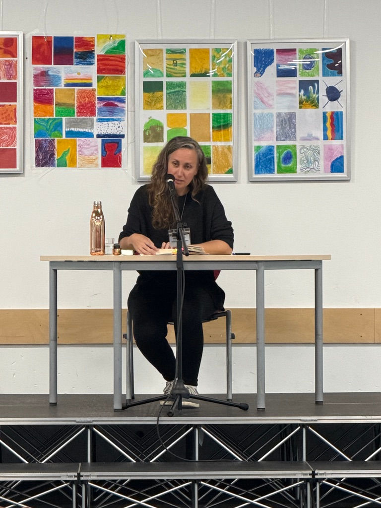 Bewegende Einblicke: Rückblick auf die Lesung mit Sarah Levy