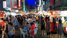 【高雄景點】六合觀光夜市|必吃美食、交通、營業時間、行程攻略