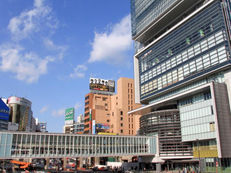 ［東京購物］澀谷Hikarie購物｜品牌、美食、ShinQs百貨、交通、必逛樓層指南及行程建議