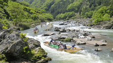 ［京都景點］保津川遊船刺激體驗：嵐山峽谷漂流、預約方式、最佳季節攻略