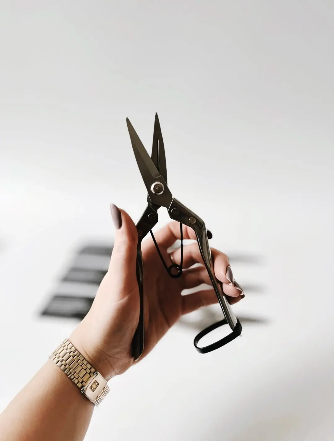 sekator metalowy - rozmiar, układ w dłoni