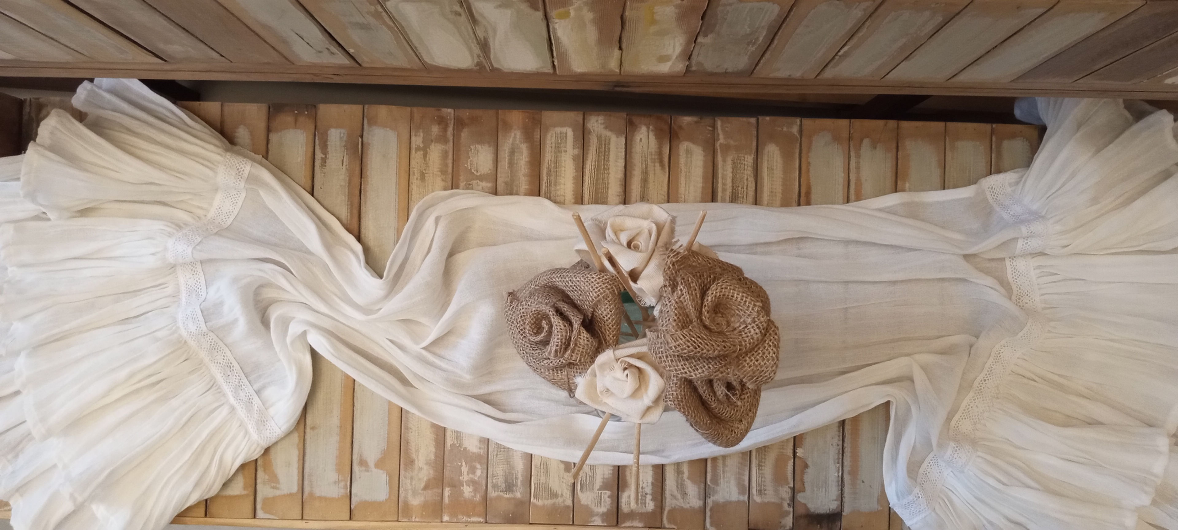 CAMINO GASA CON DOBLE VOLADOS Y PUNTILLA