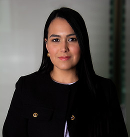 Dr. Andrea Ávila, Cirujano