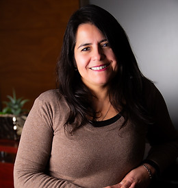 Paola Zarate, Recepcionista