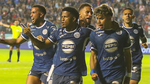 Motagua tumba al Génesis en una noche pintada de azul