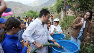 Alcaldía abastece de agua a barrios y colonias e insta a la conciencia ciudadana