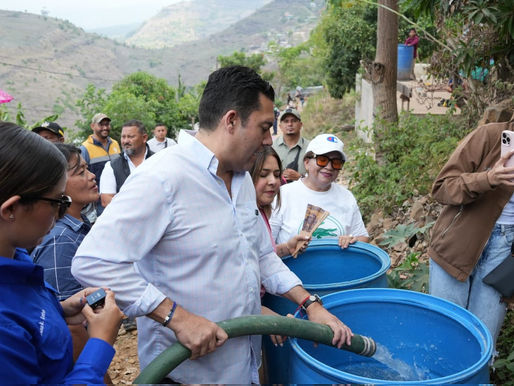 Alcaldía abastece de agua a barrios y colonias e insta a la conciencia ciudadana