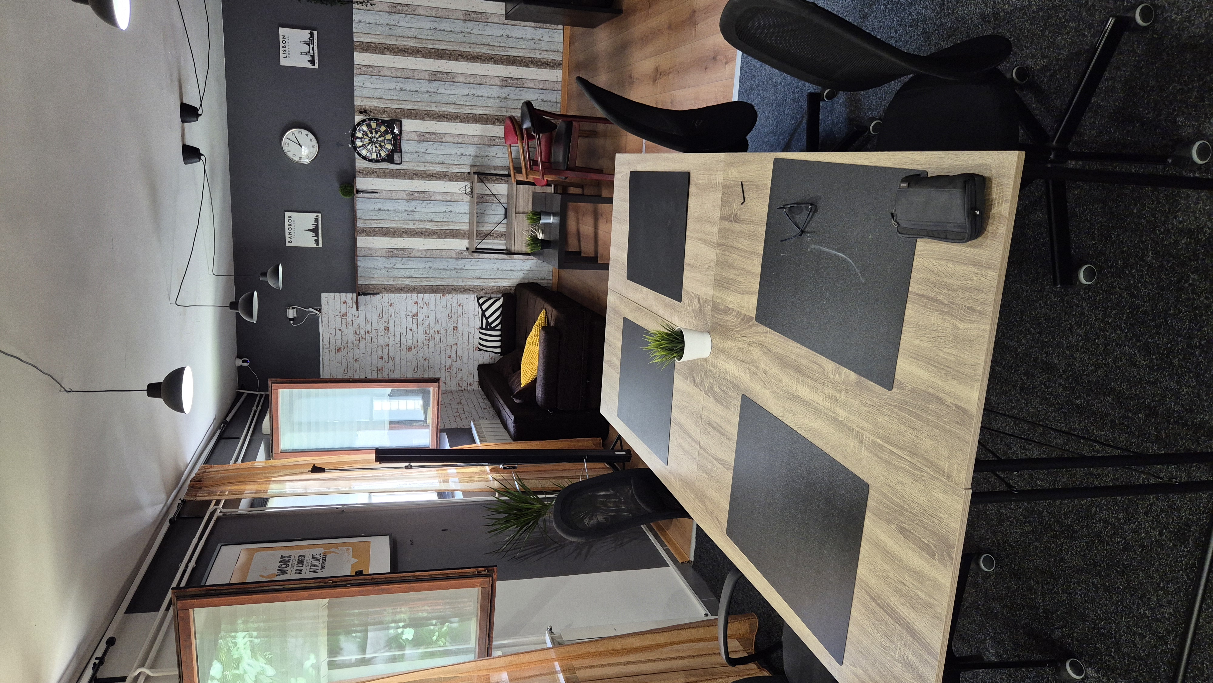 Garden Studio meeting sto i radni prostor