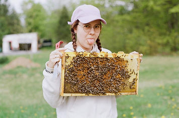 Photo Mireille abeille.jpg