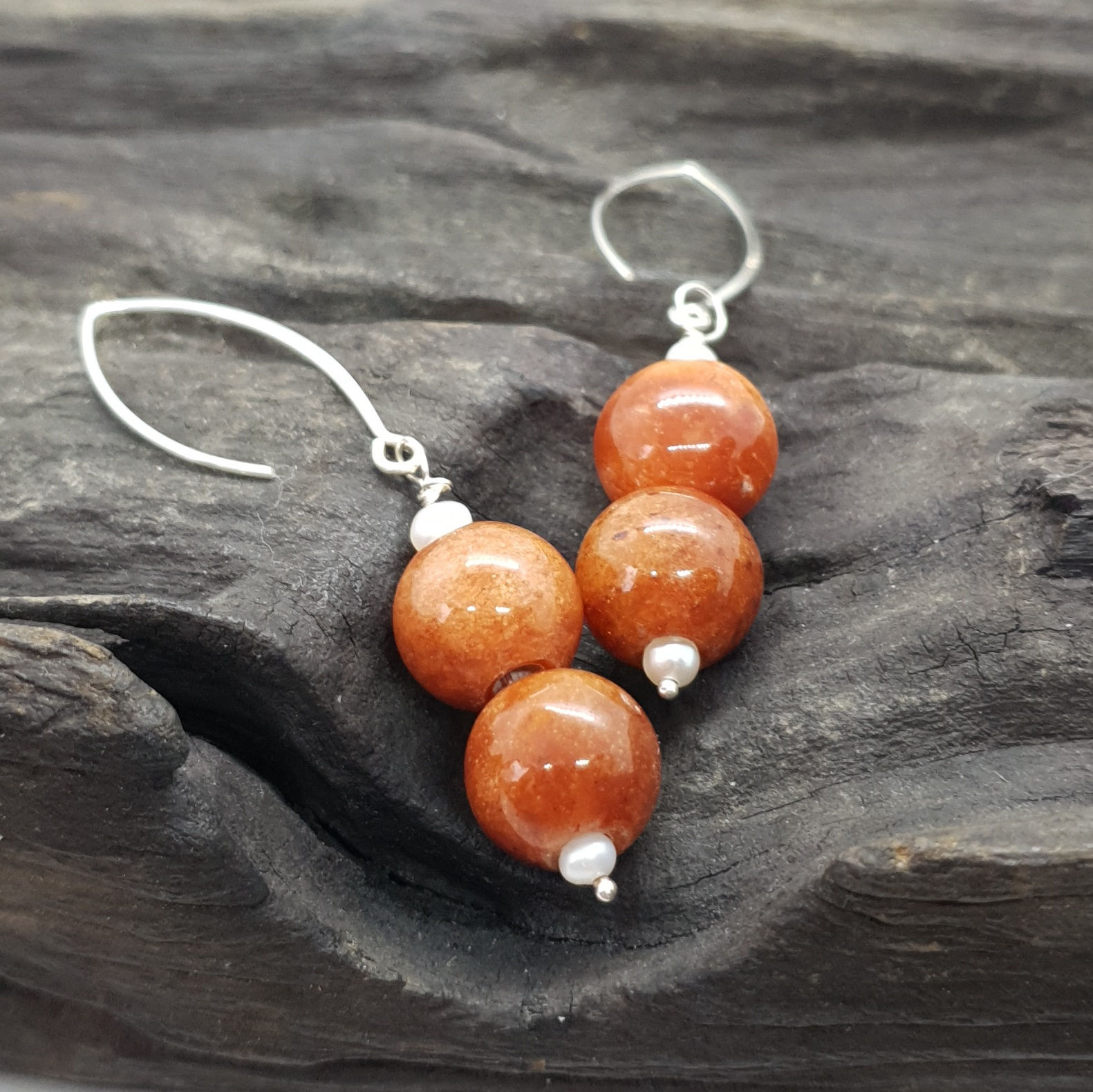 Øreringe med jade og elegant krog