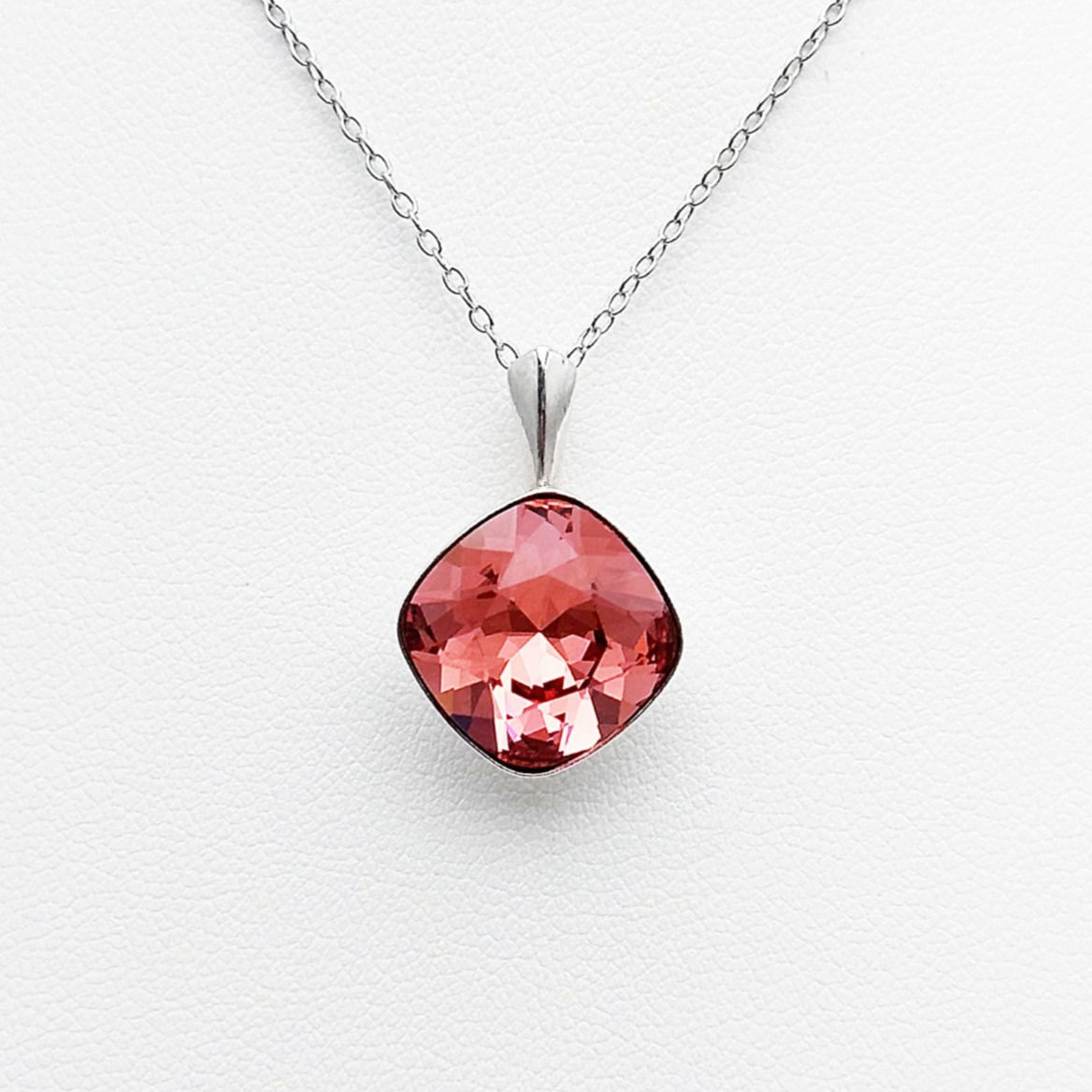 Collier Constance, pendentif pierre carrée cristal corail, Padparadscha, Arg 925