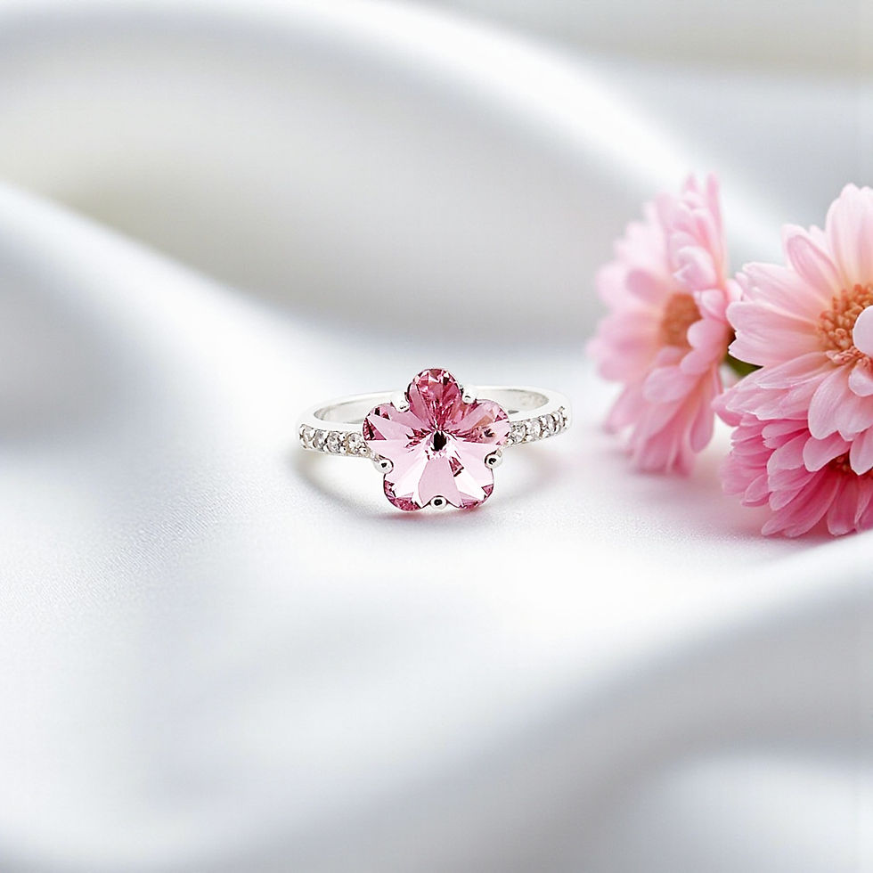 Bague fleur en argent 925 avec cristal Swarovski rose clair, vue de face sur fond blanc