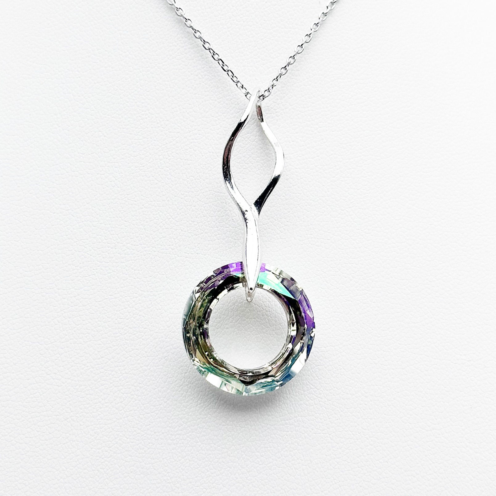 Collier Cosmic Ring, pendentif anneau évidé cristal vert, Luminous Green, Argent