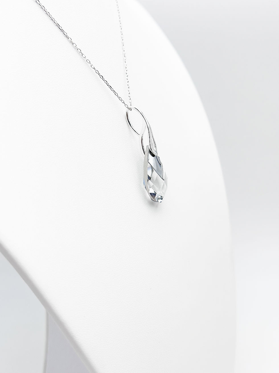 Thumbnail: Collier Cap Pear, pendentif pierre en cristal transparent, bélière en argent 925