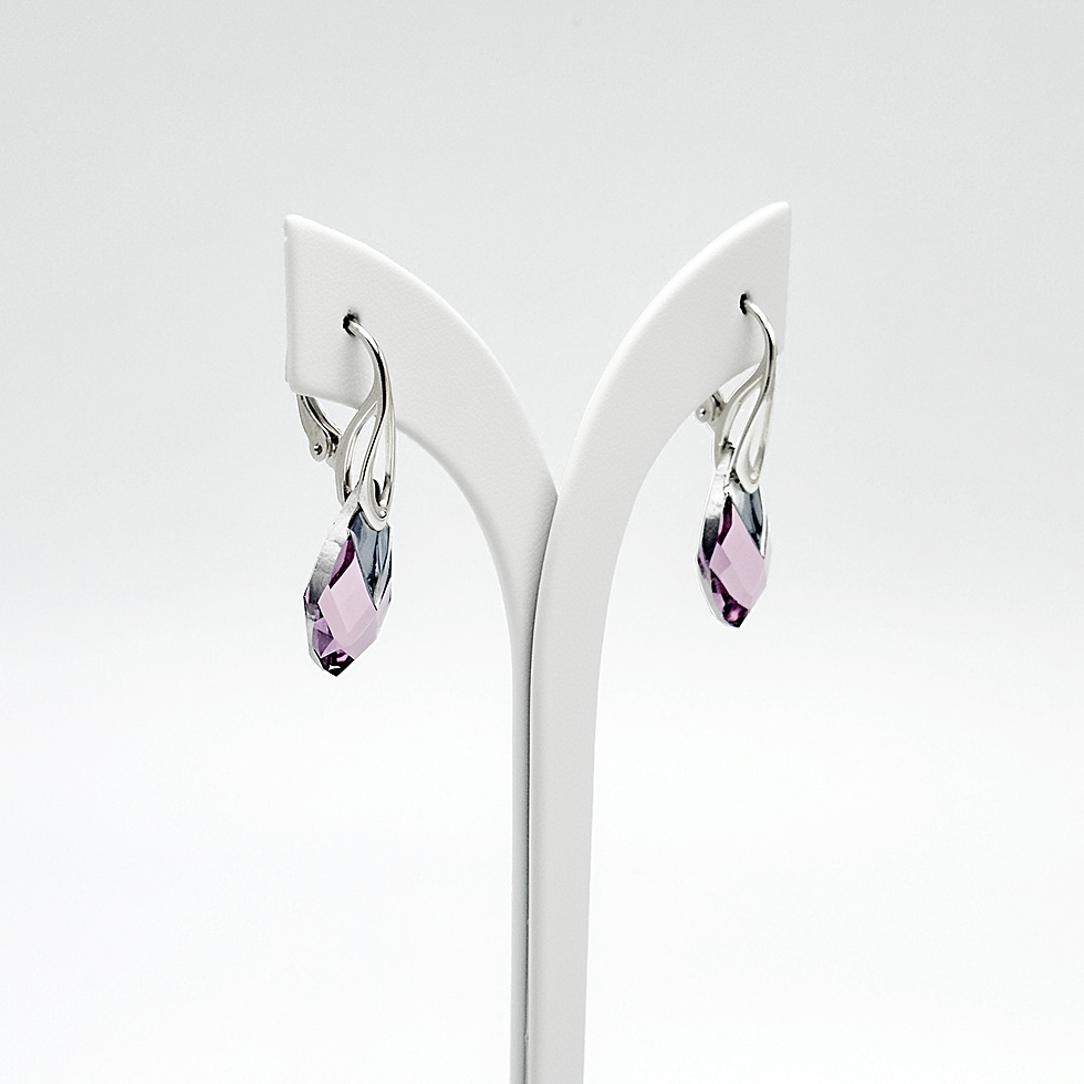 Miniature : Boucles d’oreilles argent 925 avec pierres Swarovski Light Rose, vue en angle montrant l’éclat du cristal rose clair.