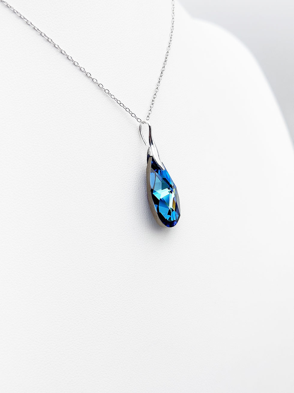 Miniature : Collier Poire, pendentif poire en cristal bleu, Bermuda Blue, Argent 925