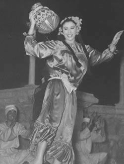 Farida Fahmy bailando fallahi