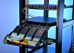 FS-slide-out-1U-rack-mount-FHD-fiber-optic-enclosure-interior-structure-in-data-center-app