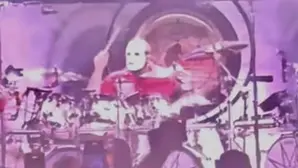Eloy Casagrande no palco com Slipknot