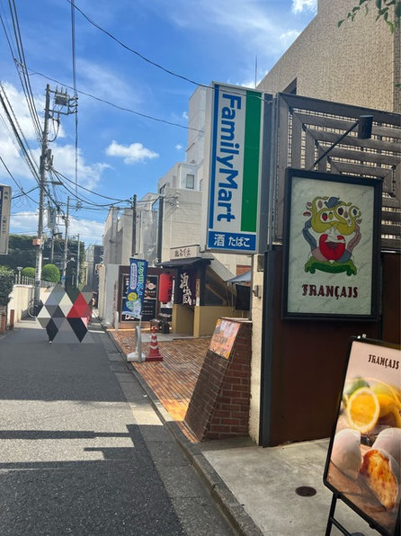 表参道駅 路地 ファミリーマート