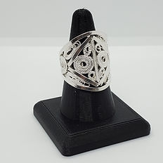 Silver filigree ring with geometric design