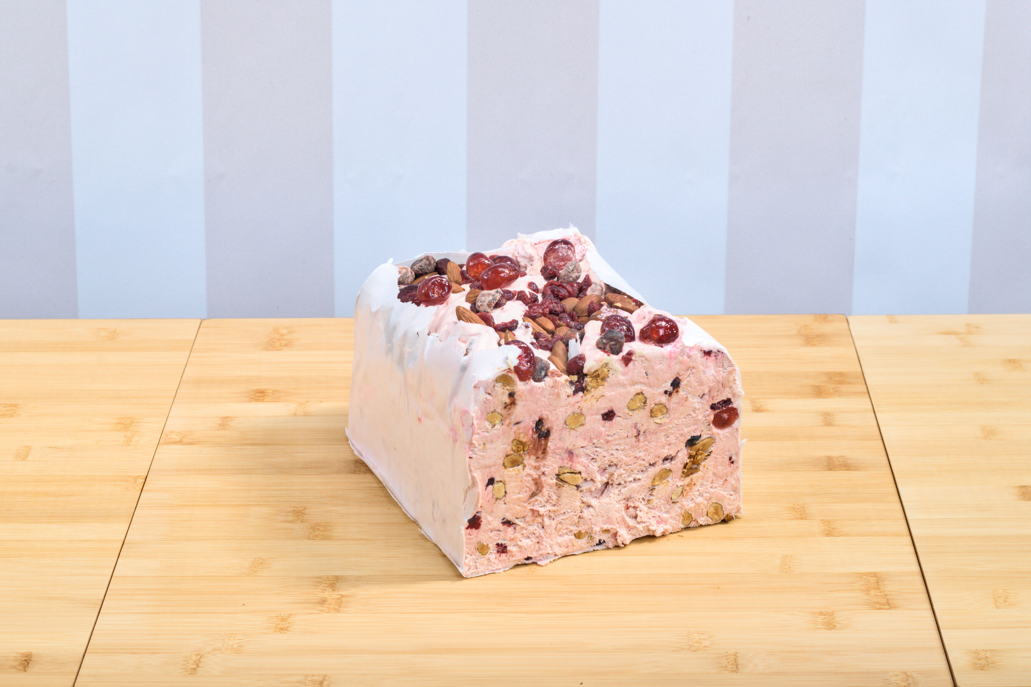 Nougat aux Fruits Rouges à la coupe - Lingot de 12 kg-
