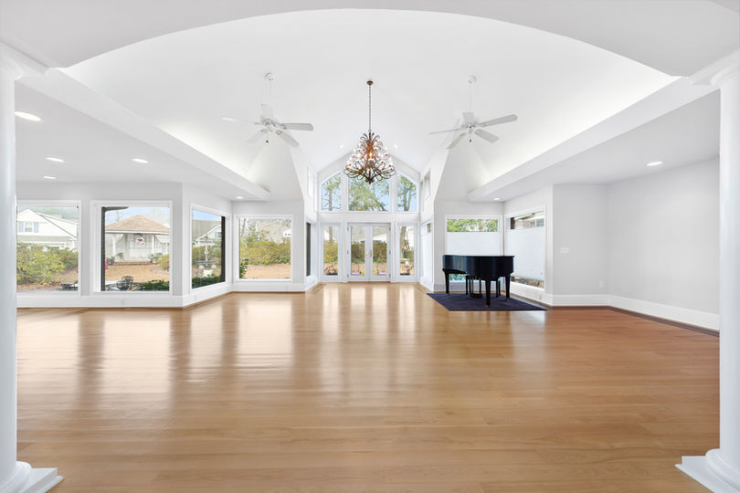 Large, open floorpan living room with large windows