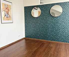 Kleiner Raum als Timehare  tageweise zu vermieten. Inkl. kleinem Nebenraum mit Dusche und Waschbecken (kann auch als Garderobe genutzt werden).