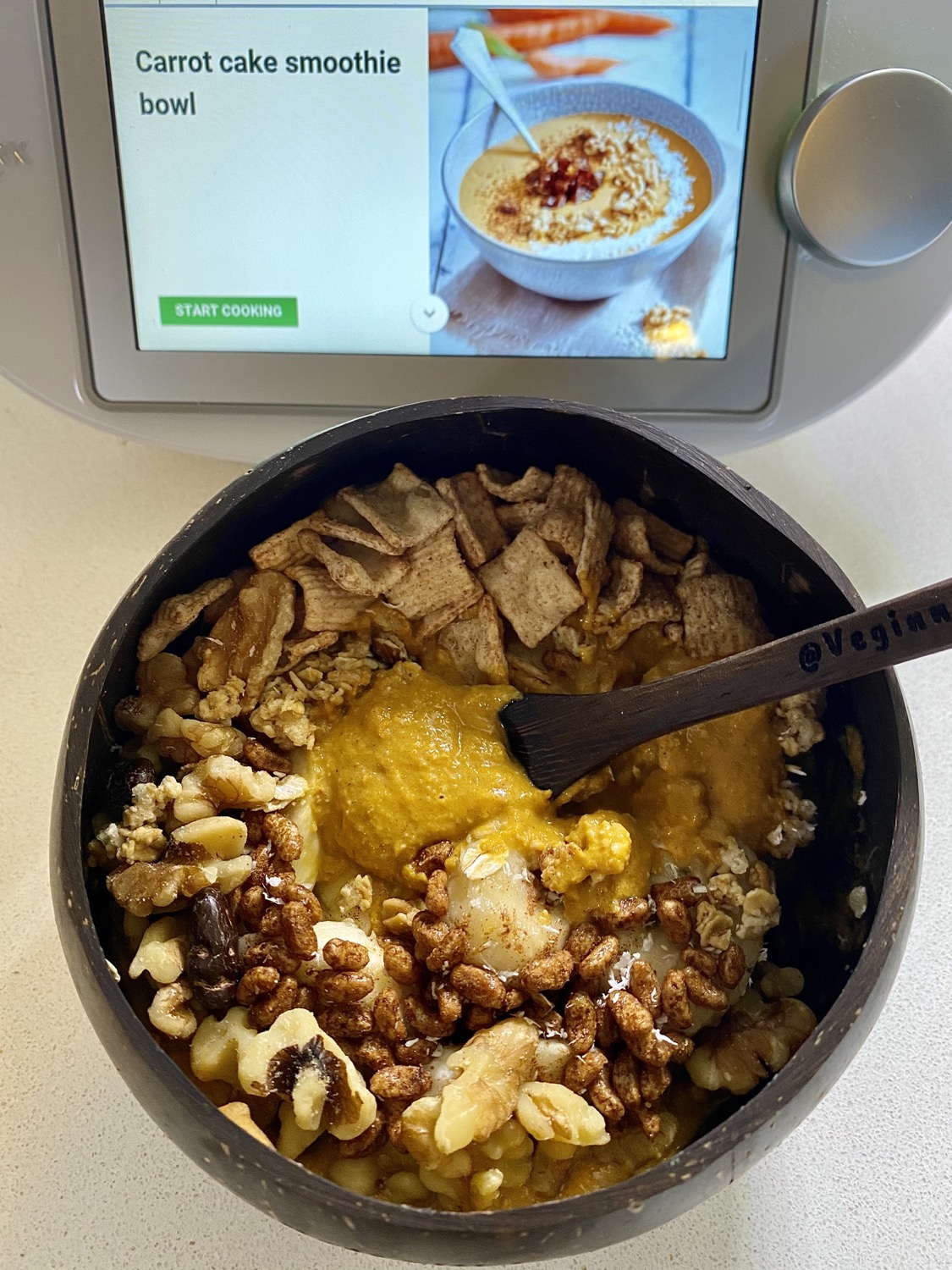 Carrot Cake Smoothie Bowl