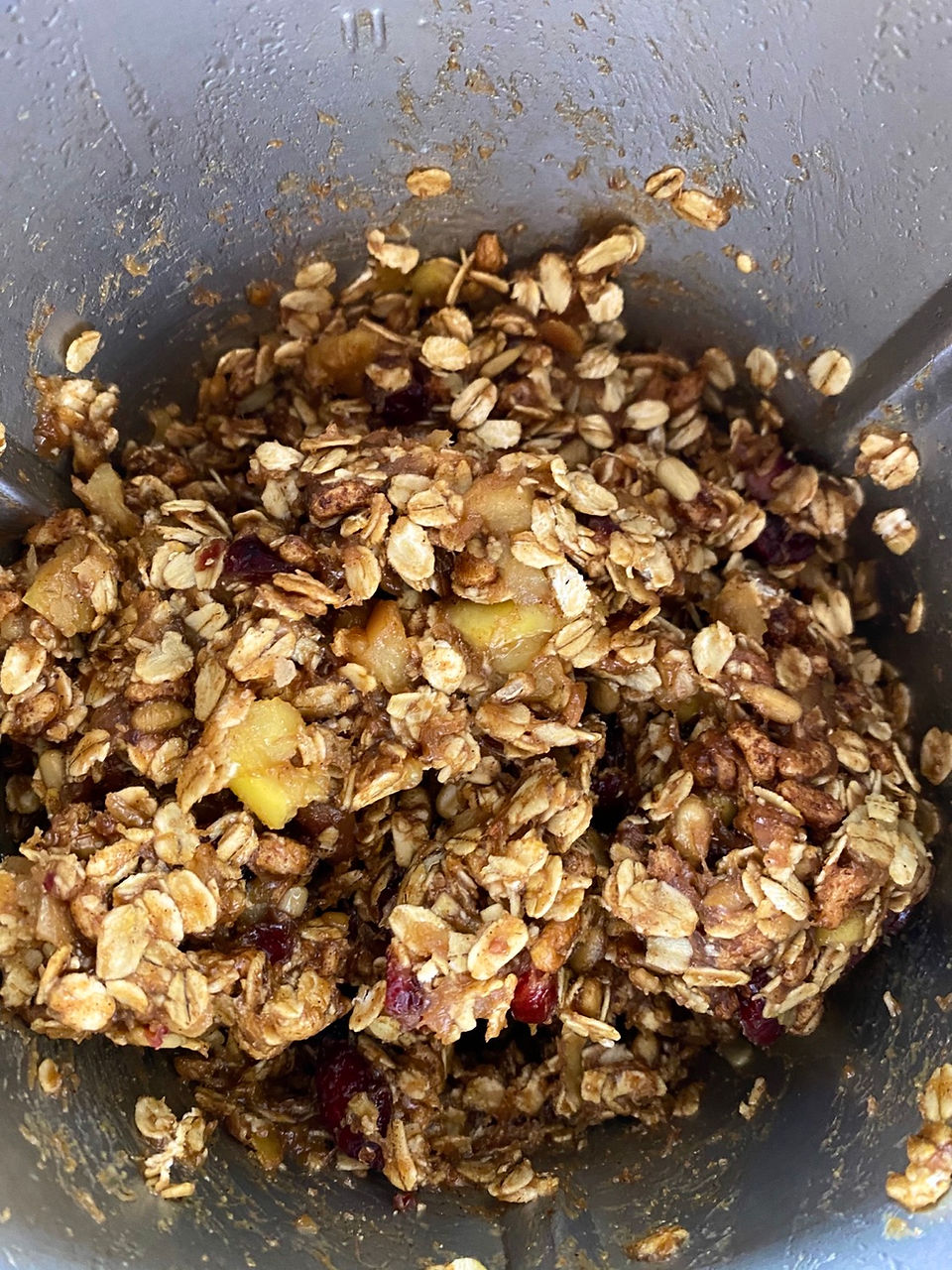 Chewy Cinnamon Apple Bars blend