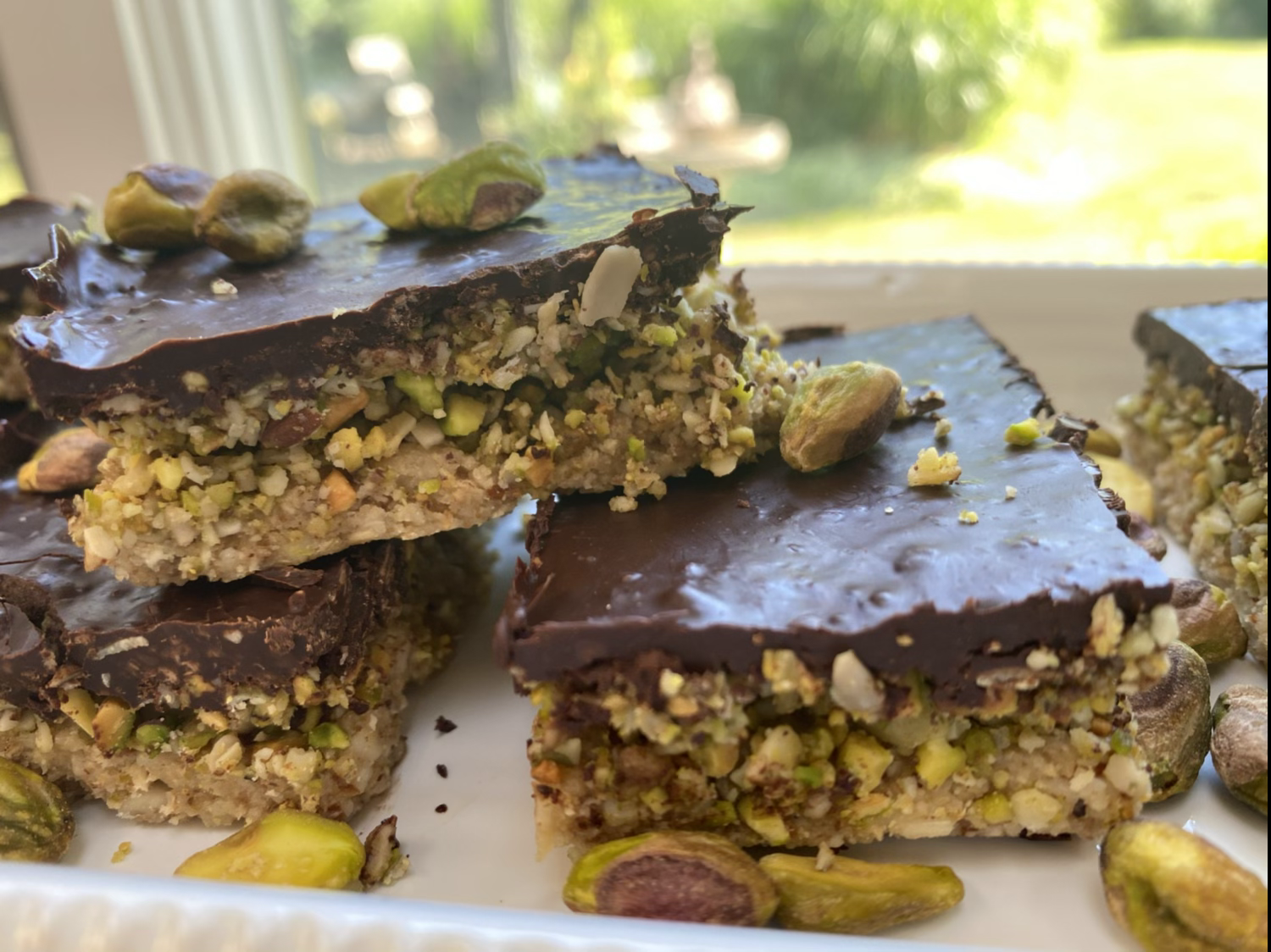 Vegan No-Bake Chocolate Pistachio Bars 