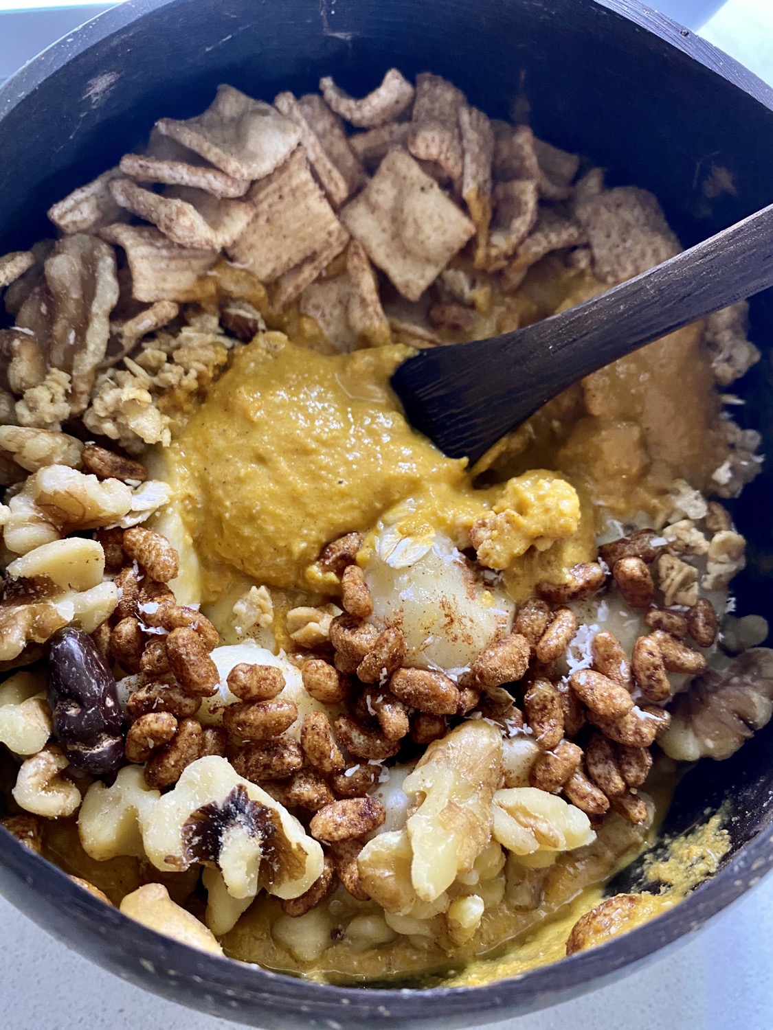 Carrot Cake Smoothie Bowl