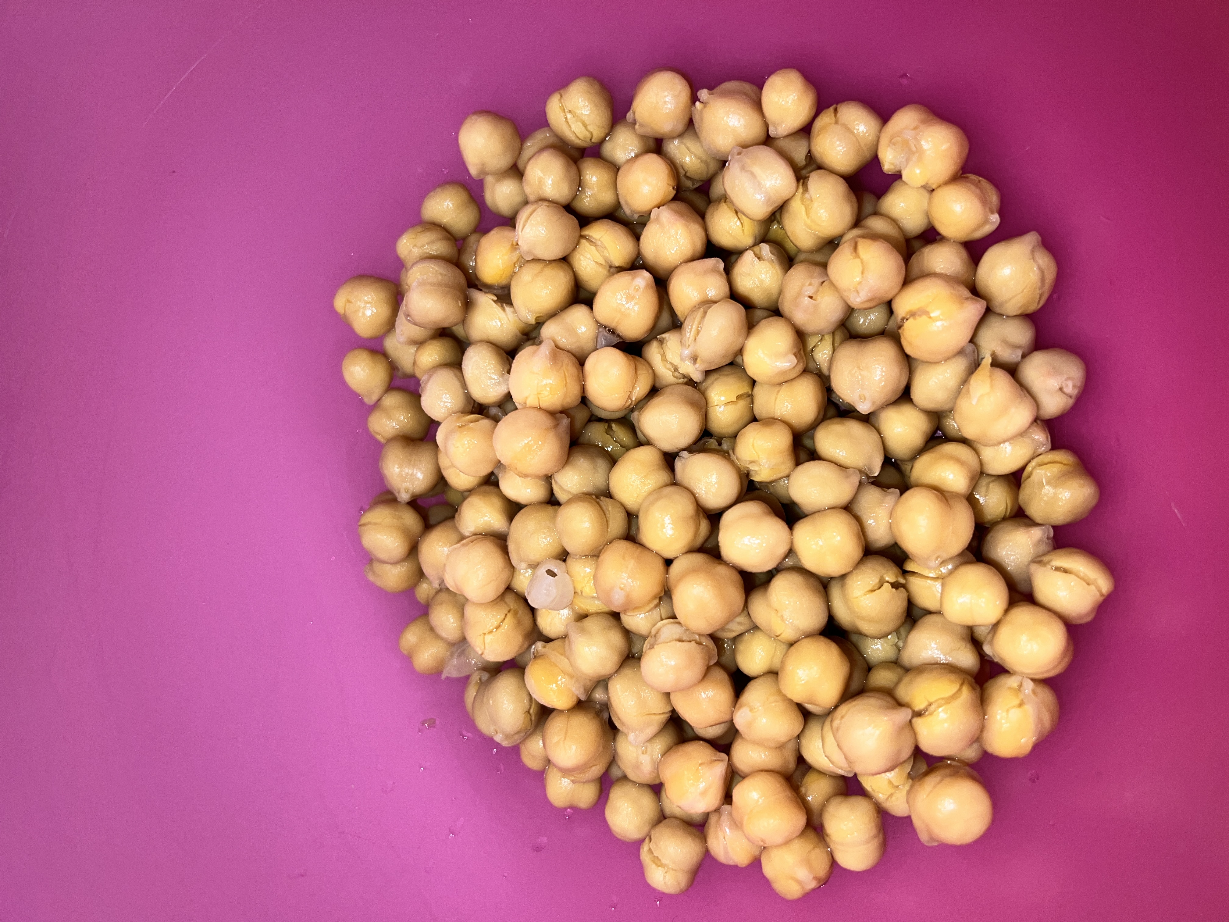 bowl of cooked chickpeas