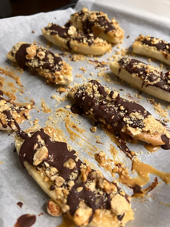 frozen banana snickers