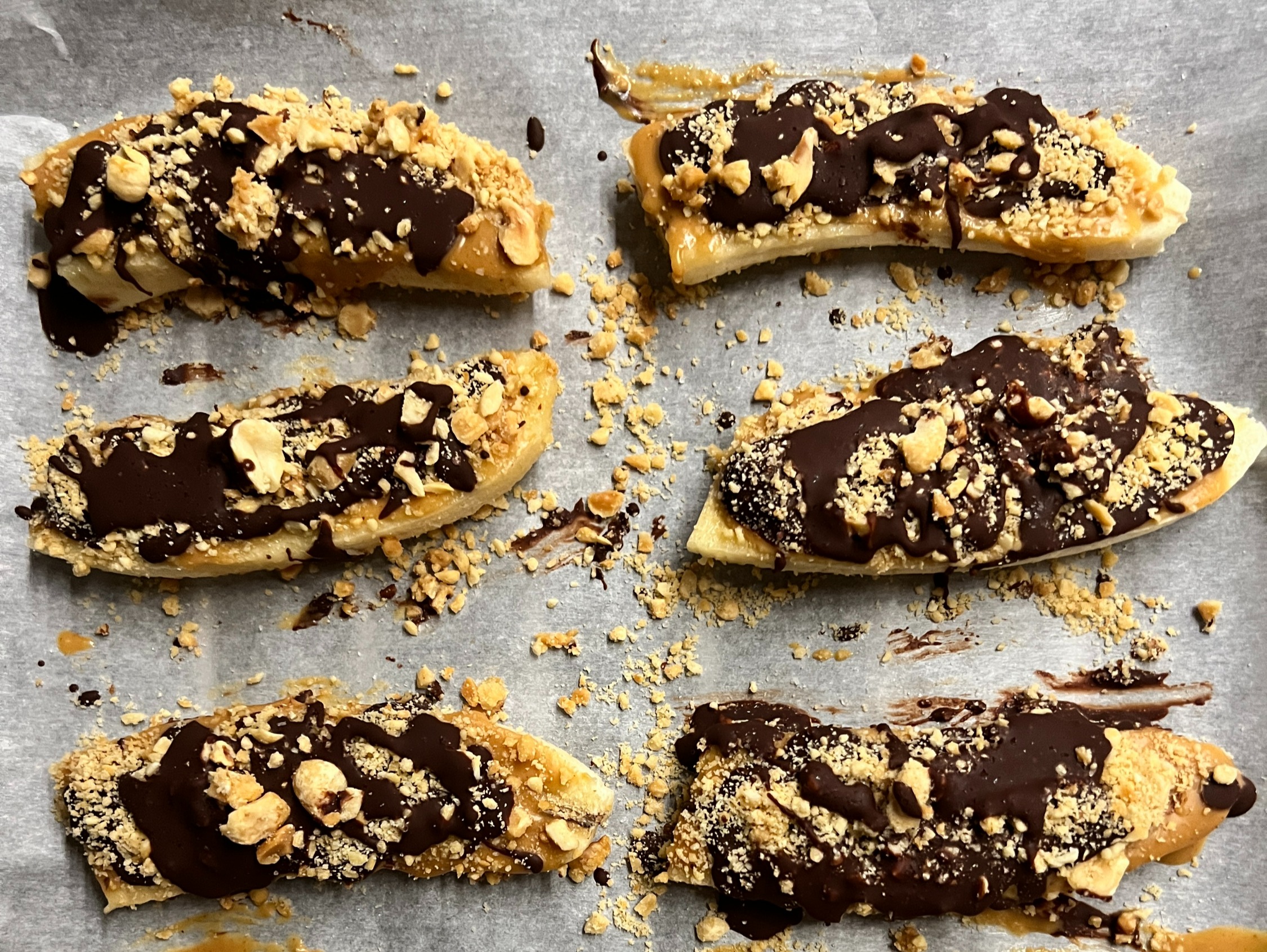 frozen banana snickers