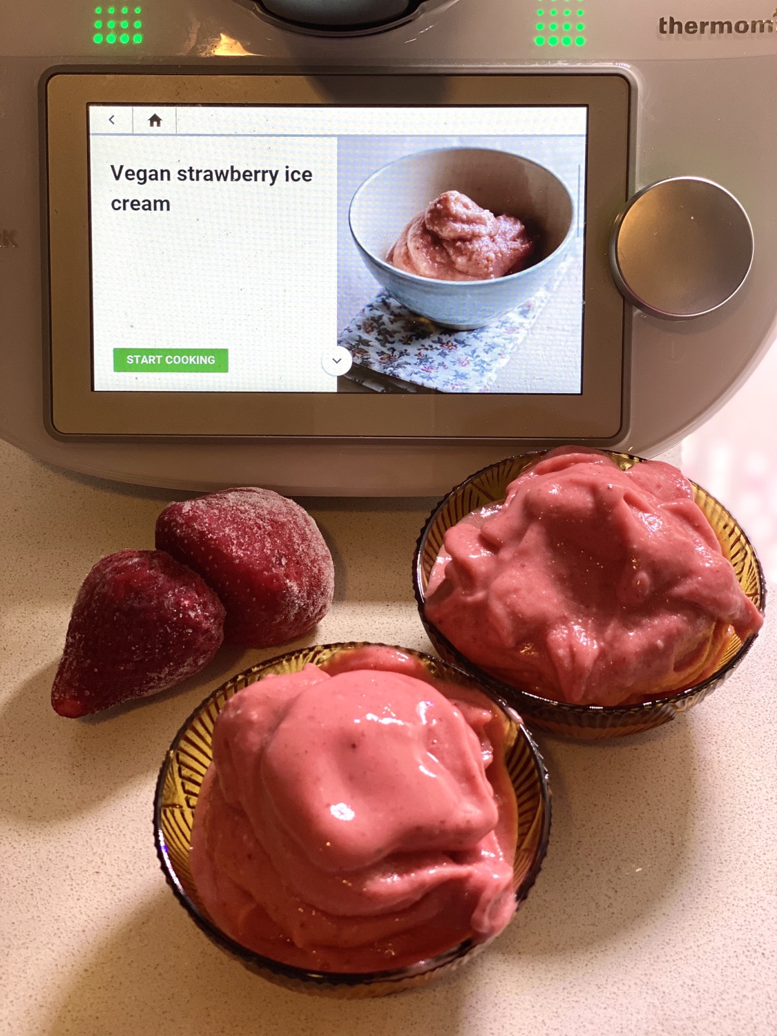vegan strawberry ice cream in the thermomix