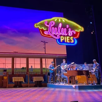 lulus_pies_signage_waitress__musical_lighting_credit_adam_richards