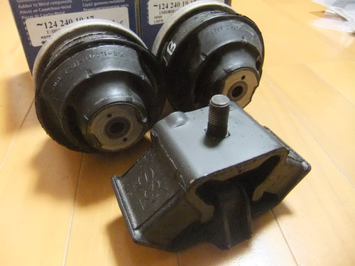 Mercedes W124 Engine mounts エンジンマウントセット 1242401917
