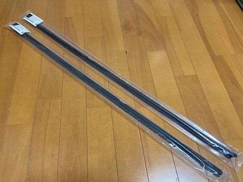 W124セダン リヤウィンドウ水切りモール左右セット リプロ品1247350165 