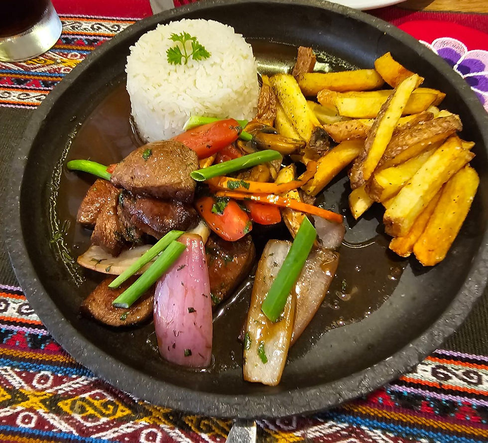 Lomo Saltado - Foto por Renato Carneiro