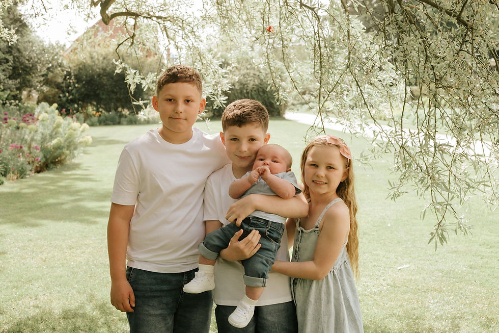 family-photoshoot-in-york-spring-summer-little-yellow-boots