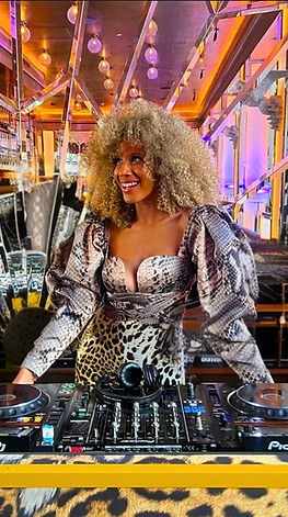 Vintage Birthday Polaroid Frame Instagram Story (2)_edited.jpg