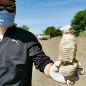 Τρίκαλα: Μάζεψαν τρεις τόνους απορριμμάτων από ποτάμι - Βρέθηκε και ένα πλαστικό μπουκάλι 40 χρόνων