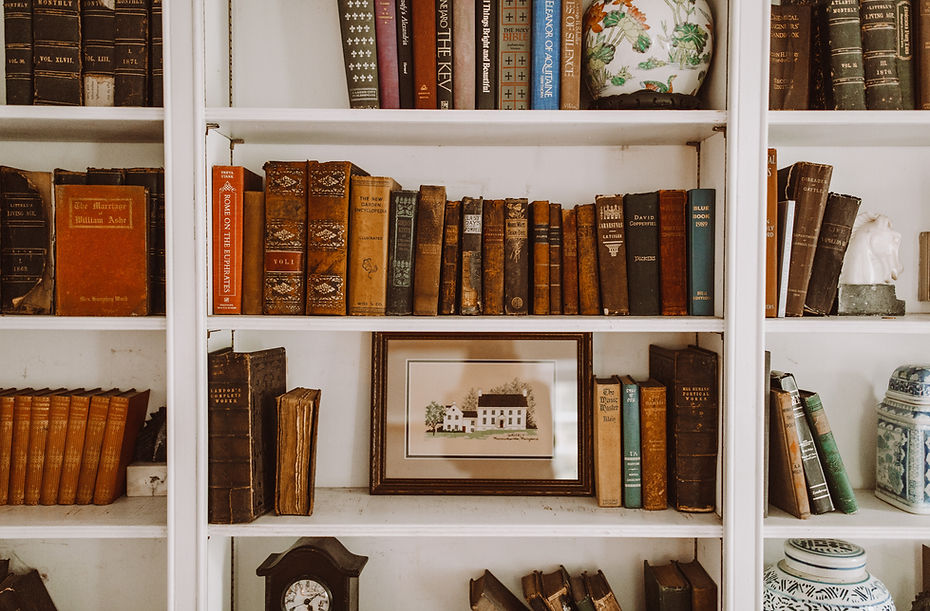 Antique books on a book shelf in one of Waverly's suites