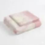 Transforme o seu quarto num refúgio de tranquilidade com o nosso Jogo de Cama da coleção Nature. Confecionado em 100% algodão