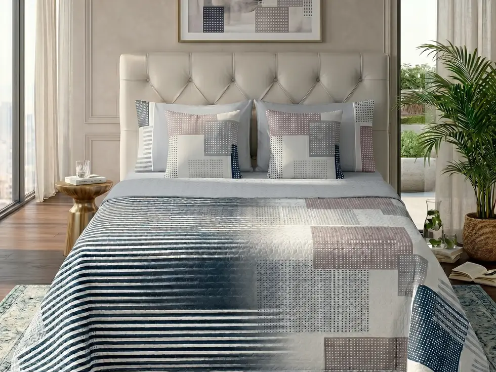 Transforme o seu quarto num refúgio de elegância e conforto com o Conjunto de Cama Colcha + Jogo Cama. Este kit completo comb