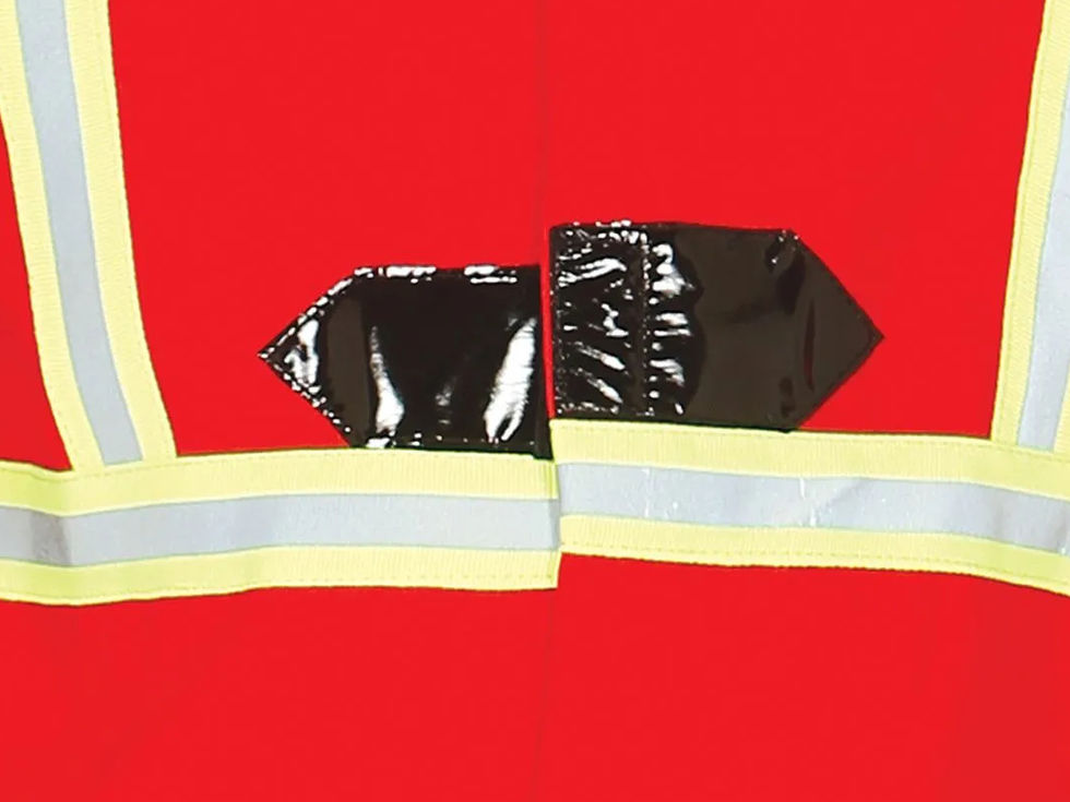 Torna-te o herói do dia neste Carnaval com o fato Herói Bombeiro! Um visual cheio de coragem e espírito de missão