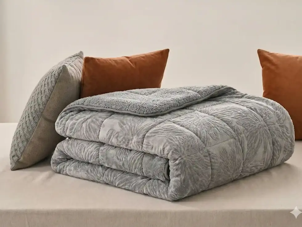 Dê um toque de requinte ao seu quarto com o Edredom Aquecimento Jacquard. Criado para quem procura unir conforto absoluto