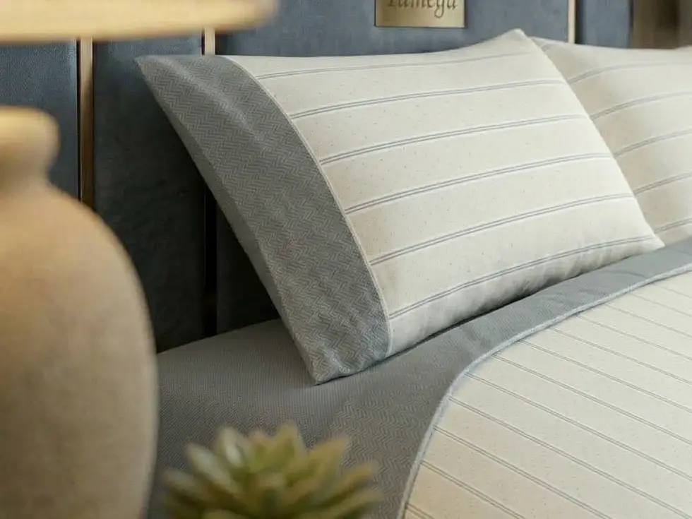 Transforme o seu quarto num verdadeiro refúgio de estilo e conforto com a nossa nova coleção de jogos de cama em flanela 100%